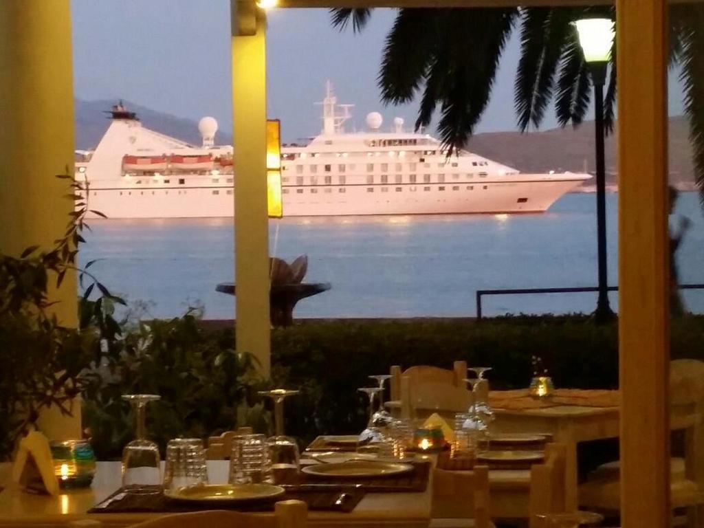 Hotel Ari Saranda Kültér fotó